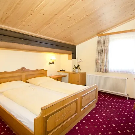 Hotel Garni Hochwurzen 3*