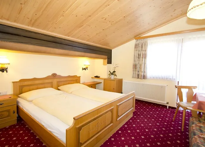 Hotel Garni Hochwurzen 3*